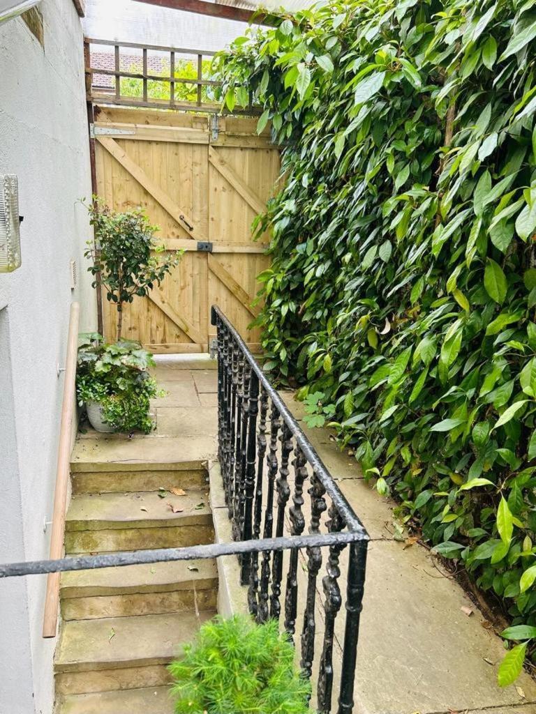 Spacious Comfortable Flat With Free Parking In East Finchley, Muswell Hill & Close To Alexandra Palace London Exterior photo